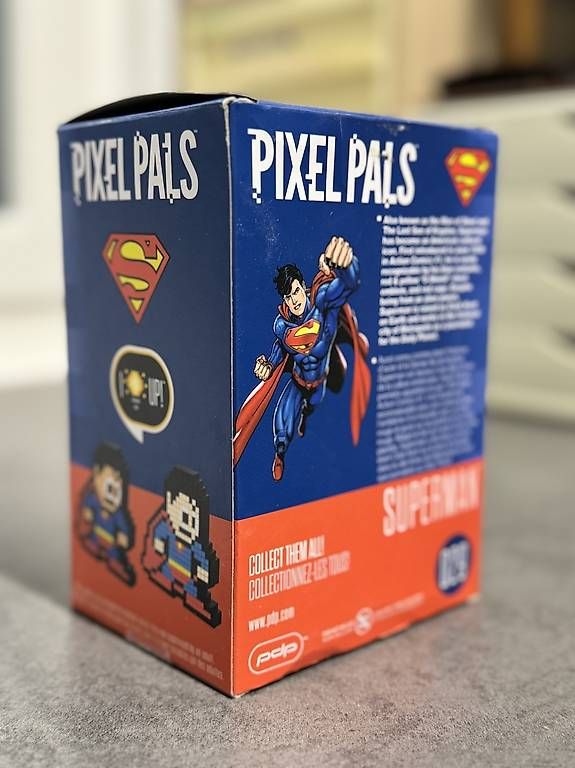 Statuette: Pixel Superman ( leuchtend ) – Usato da Möriken AG venduto da E60Veni 1