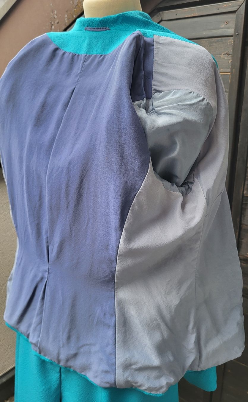 Anzüge & Kostüme: Costume en soie  – Neu (gemäss Beschreibung) aus Fribourg von VictoriaShop7 4
