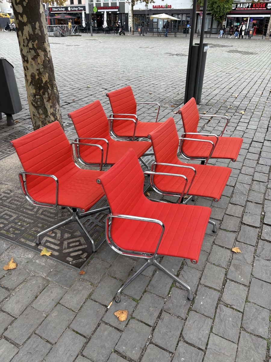 Vitra Sedie: Vitra EA 108 Aluminium Chair Hopsak rot Charles Eames – Usato da Zürich venduto da timeless.tones 1