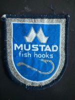 Ecusson brodé Mustad fish hooks bleu d'occasion
