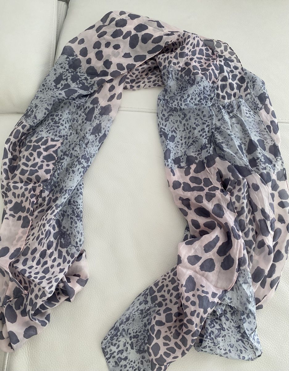 Foulard & Sciarpe: Grosse Seiden Schal 🌸 – Usato da Opfikon venduto da Luis144
