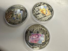 3 versch. grosse Medaillen vergoldet Schweizer Banknoten