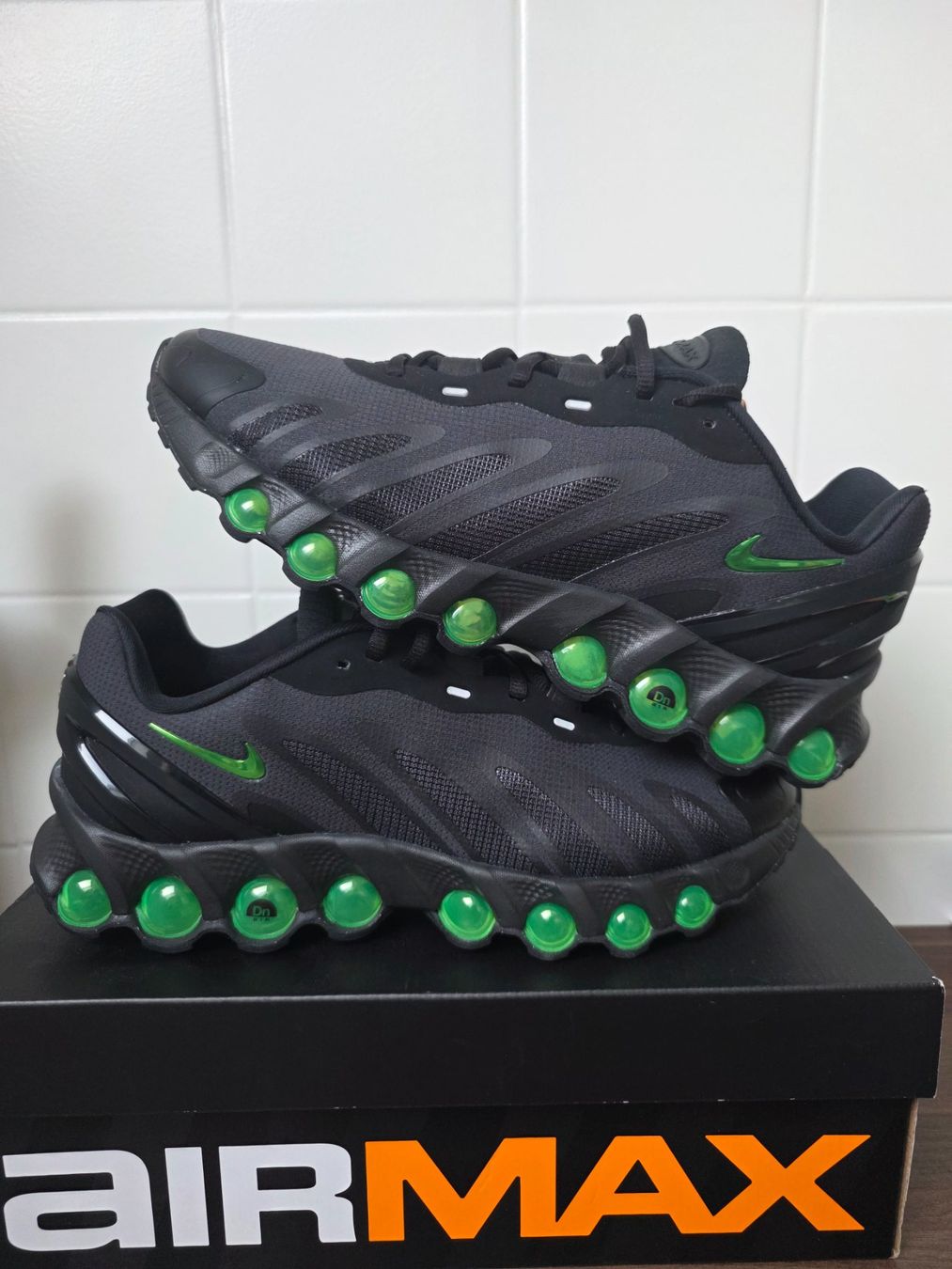 Nike Scarpe da uomo: Nike Air Max DN8 – Nuovo e nell'imballaggio originale da Fleurier venduto da dav_xx8y