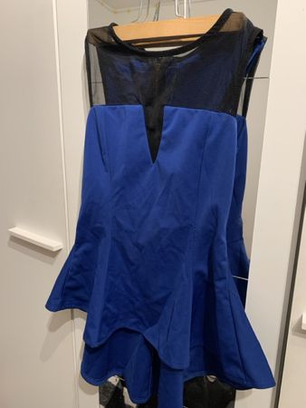 Elegantes blaues Top mit Transparenten Einsätzen