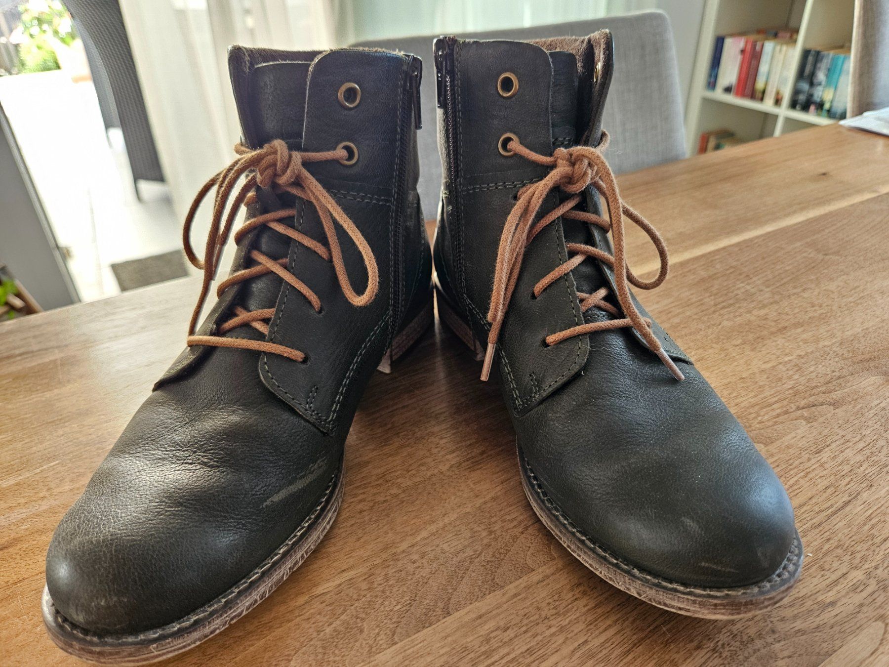 Chaussures femmes: Stiefeletten – D'occasion à Niederbipp par Sira2003 1