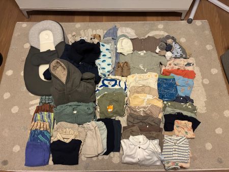 Baby Kleiderpaket mit Zubehör gebraucht im Set