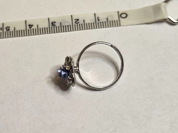 Anelli: Bague ajustable fleur bleu et strass – Nuovo (secondo la descrizione) da Territet venduto da Cenh 3