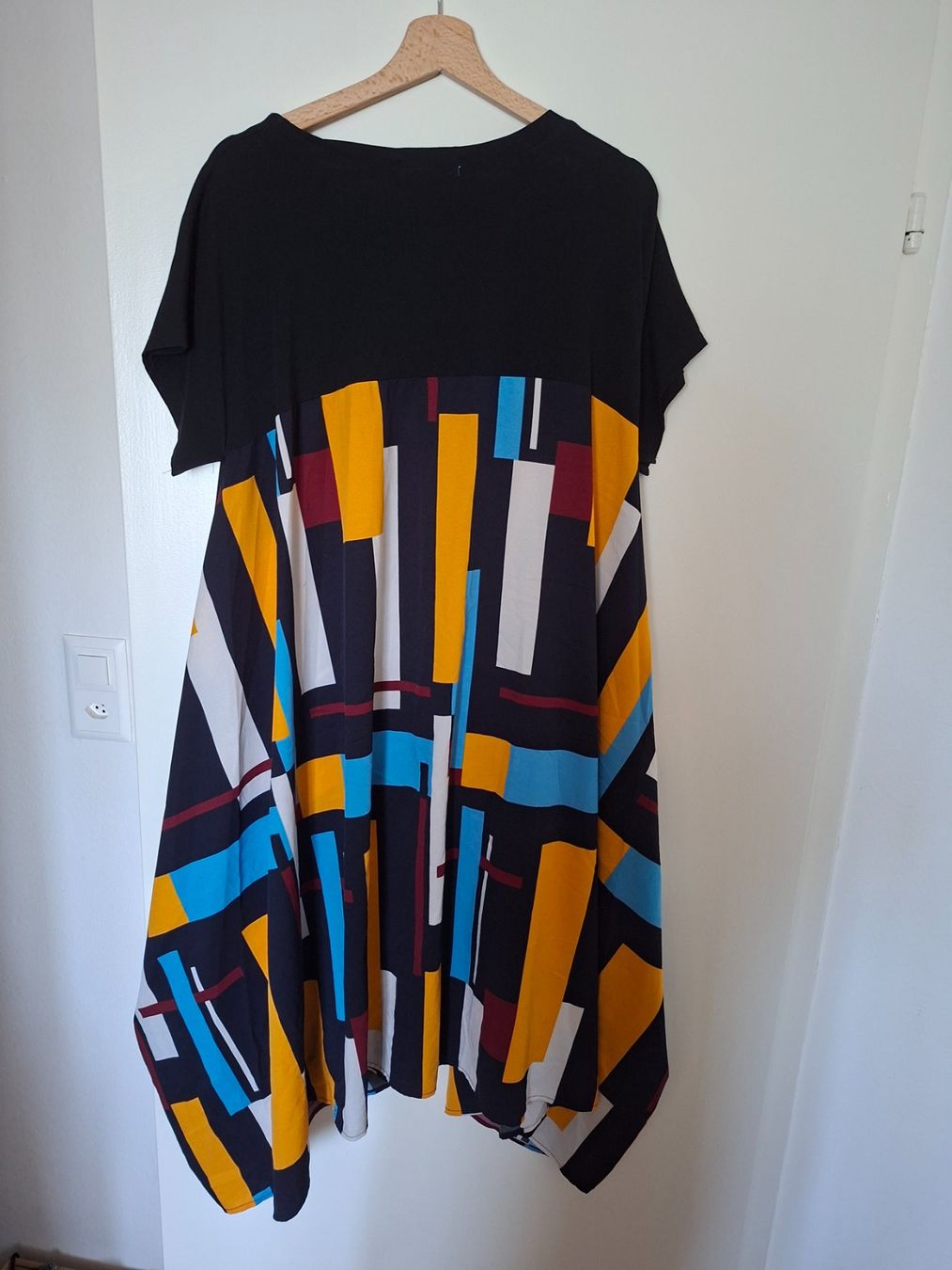 Vestiti: Design-Kleid Gr. M/L - bunte Musterung! – Usato da Wiler b.Utzenstorf venduto da Amadeusli99 1
