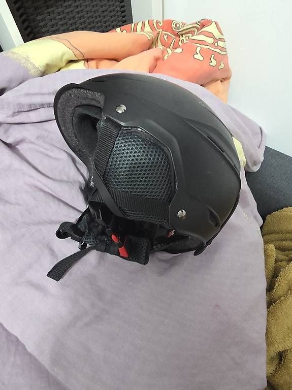 Caschi: Casque enfant – Usato da Lausanne venduto da yannaroundtheworld 1