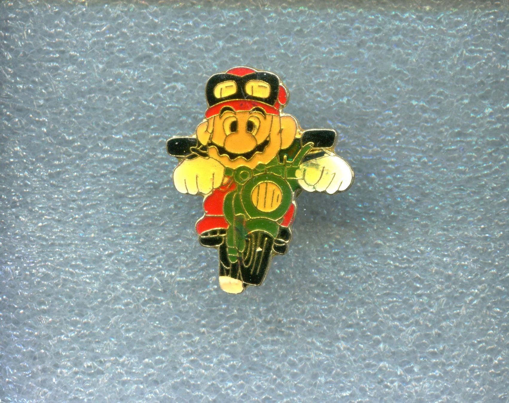 Nintendo Placchette & Badge: Nintendo  SUPER MARIO – Usato da Winterthur venduto da Sammleroase
