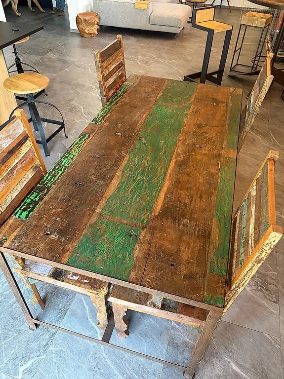 Set di tavolo e panche: Table et 4 chaises en bois à vendre – Usato da Arbaz venduto da cam_rqq2 1