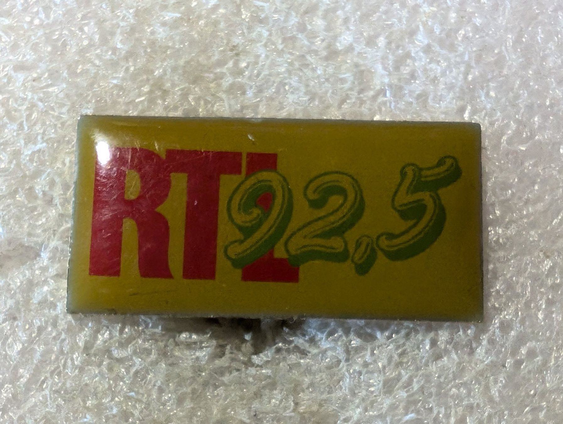 Placchette & Badge: Ansteckpin 156: RTL – Usato da Oppligen venduto da Pin-Fall-Shop