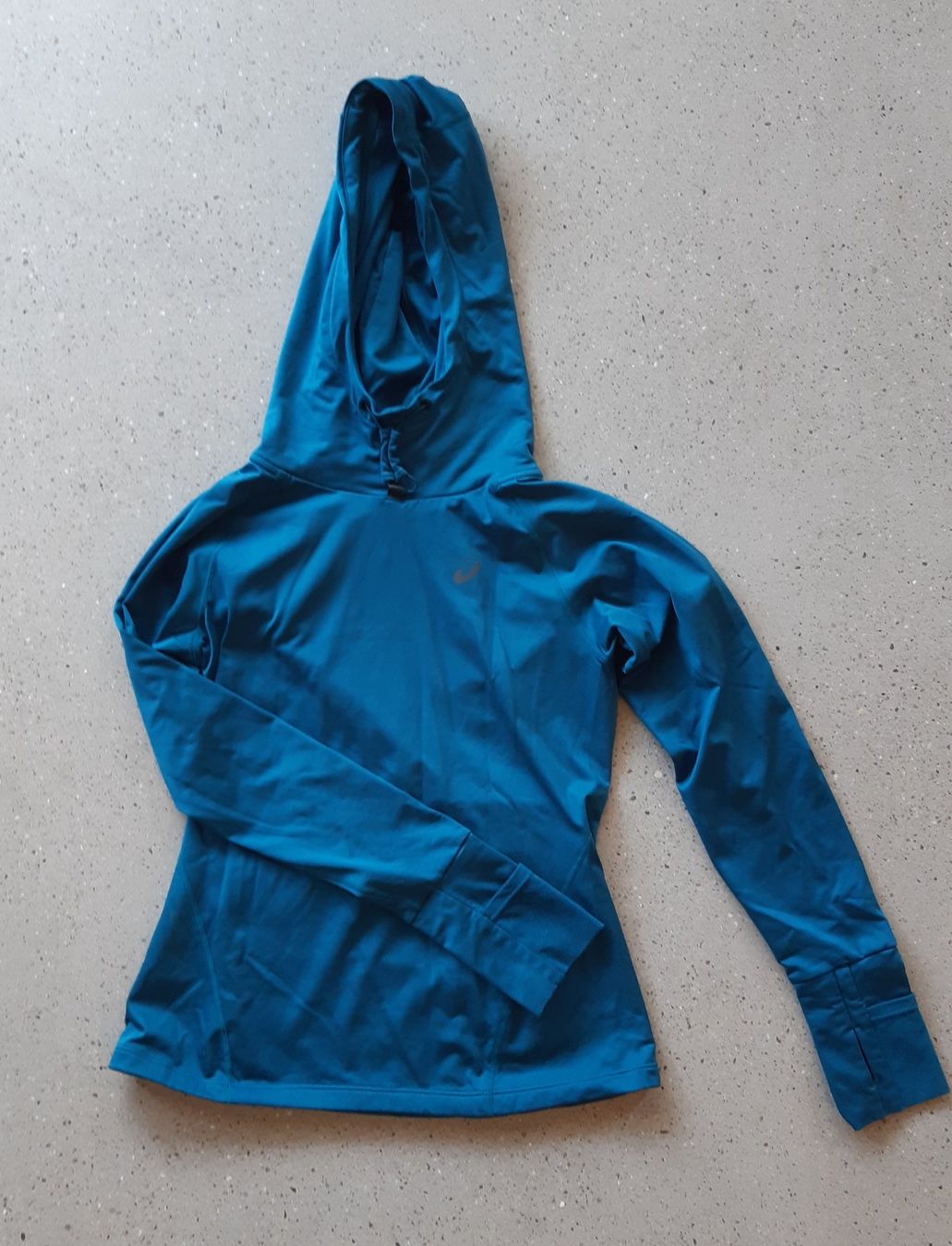 Asics Pullover & Sweatshirts: Asics Laufpullover für den Winter – Gebraucht aus Altdorf UR von slein