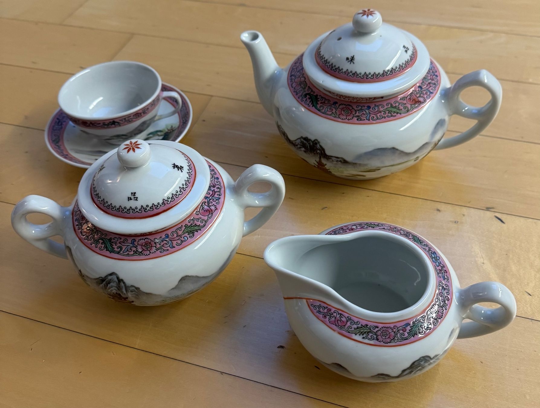 Set di piatti: Altes chinesisches Tee-Set – Nuovo (secondo la descrizione) da Sutz venduto da Stampfli2