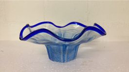Dekorative Glasschale mit blauem Rand - Zeitloses Design