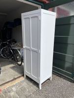 Hübscher weisser Schrank