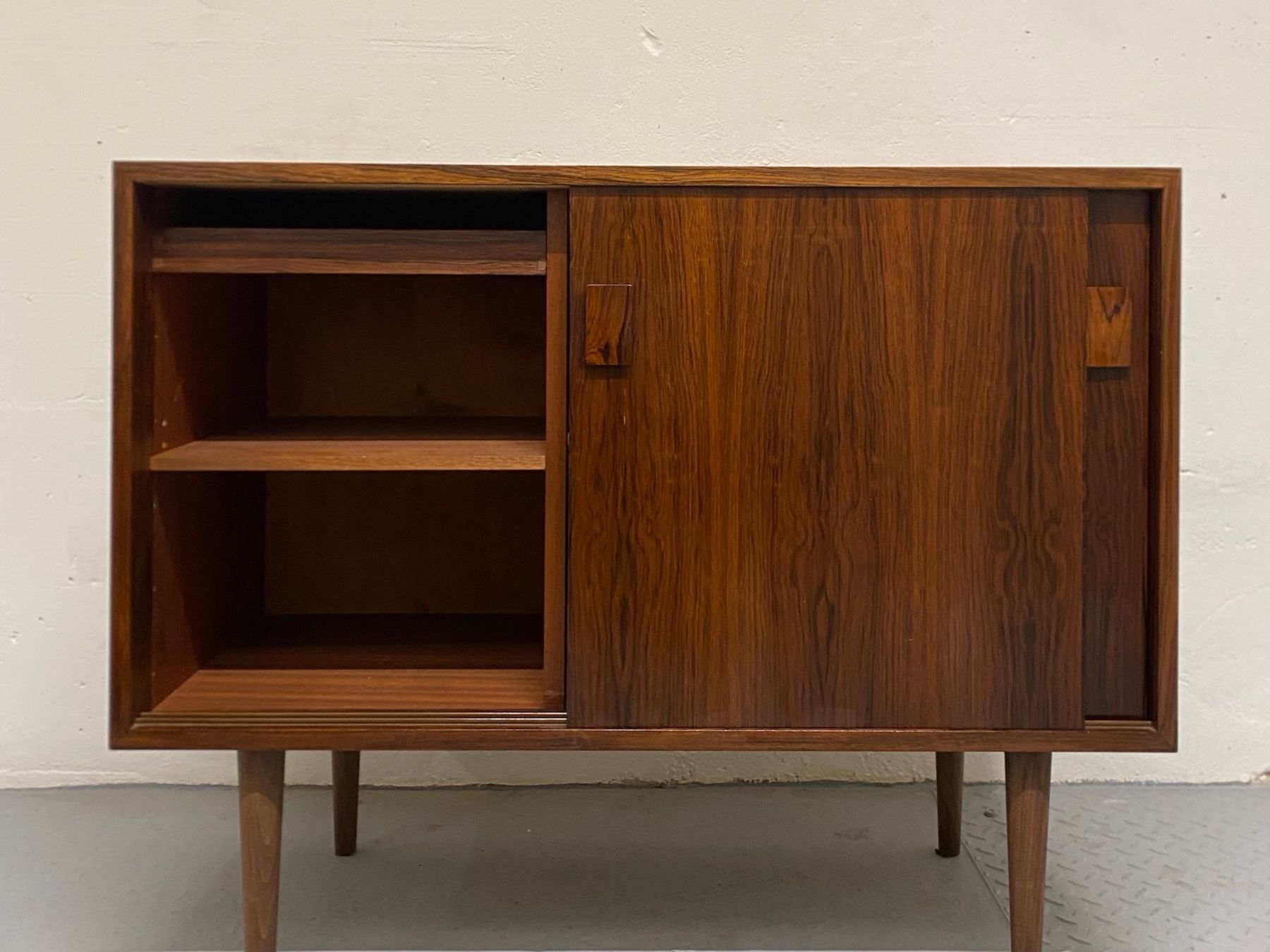 Cassettiere: Palisander Sideboard Kommode Brouer MidCentury Denmark – Usato da Basel venduto da MidMod20C 2
