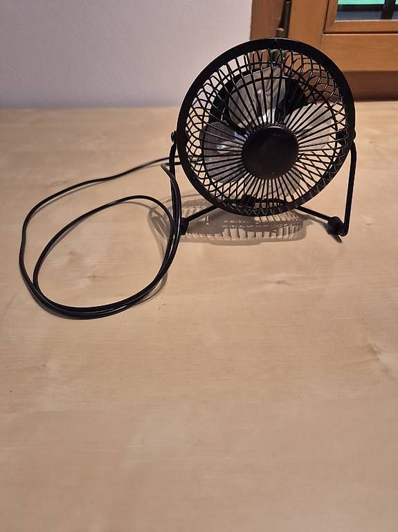 Ventilatoren: Tischventilator mit USB-Anschluss – Gebraucht aus Giswil von lllll018