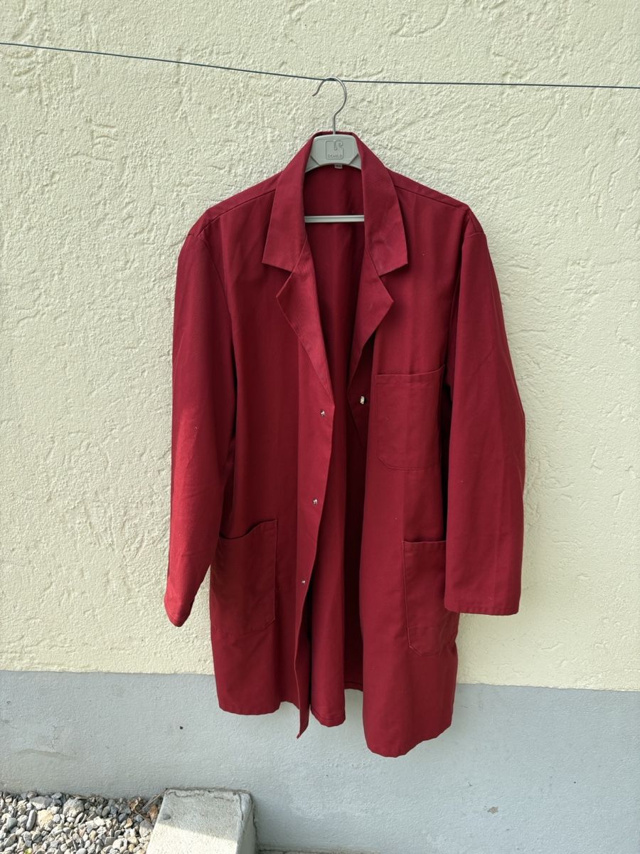 Altro per Abbigliamento & Protezione sul lavoro: Arbeitsmantel rot, Grösse 54 – Usato da Horw venduto da Rocam89