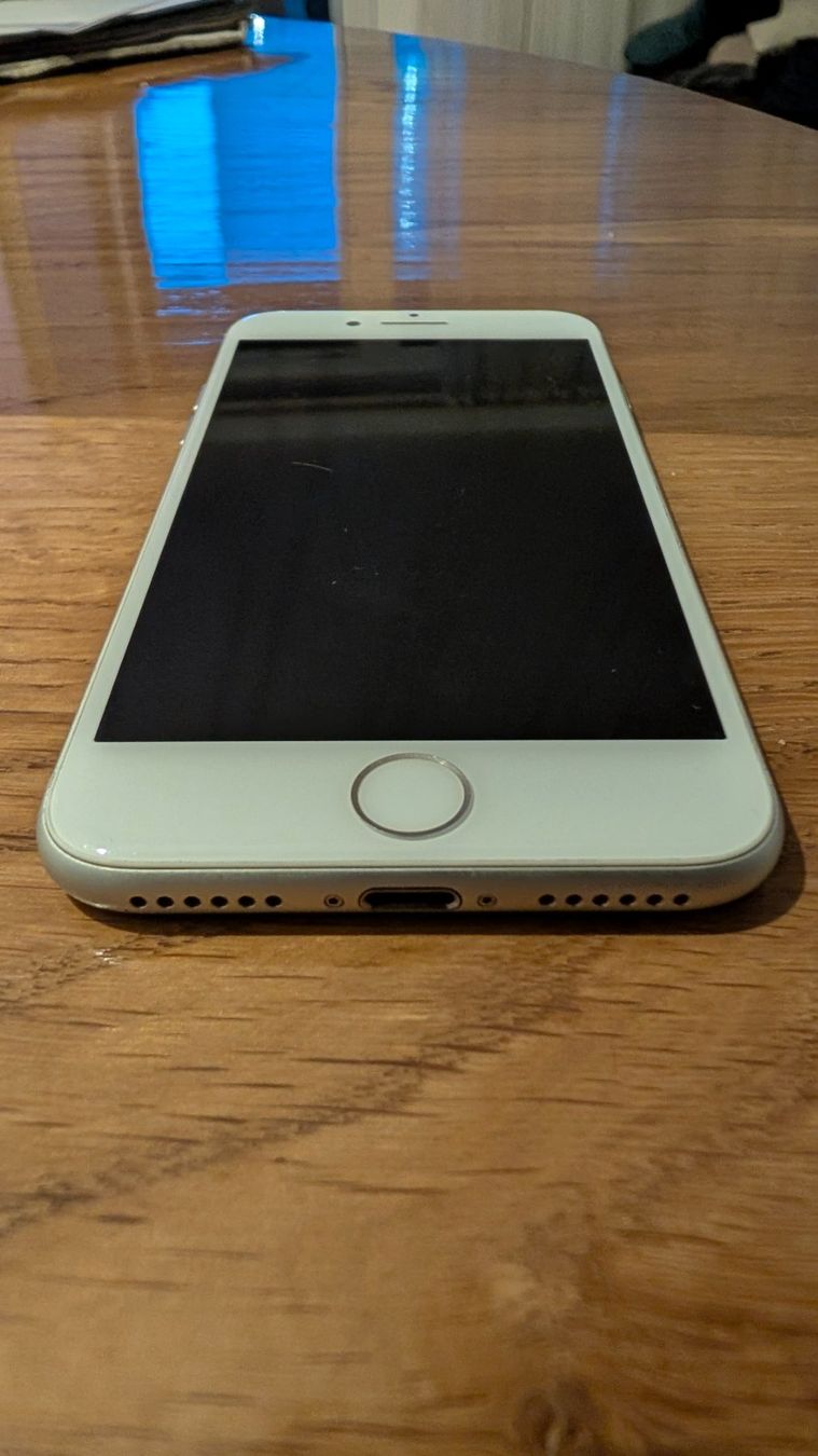 Apple Telefoni cellulari / Smartphones: iPhone 8 – Usato da St. Gallen venduto da har_k7cx 2
