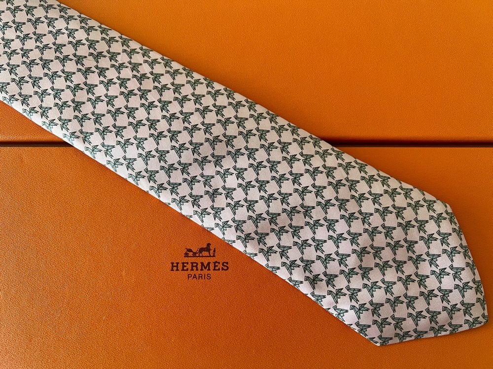 Cravate HERMÈS Vintage Cheval - 100% Soie, Multicolore, Référence 7368PA, Occasion