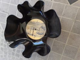 Schale aus Vinyl-Schallplatte / 0116