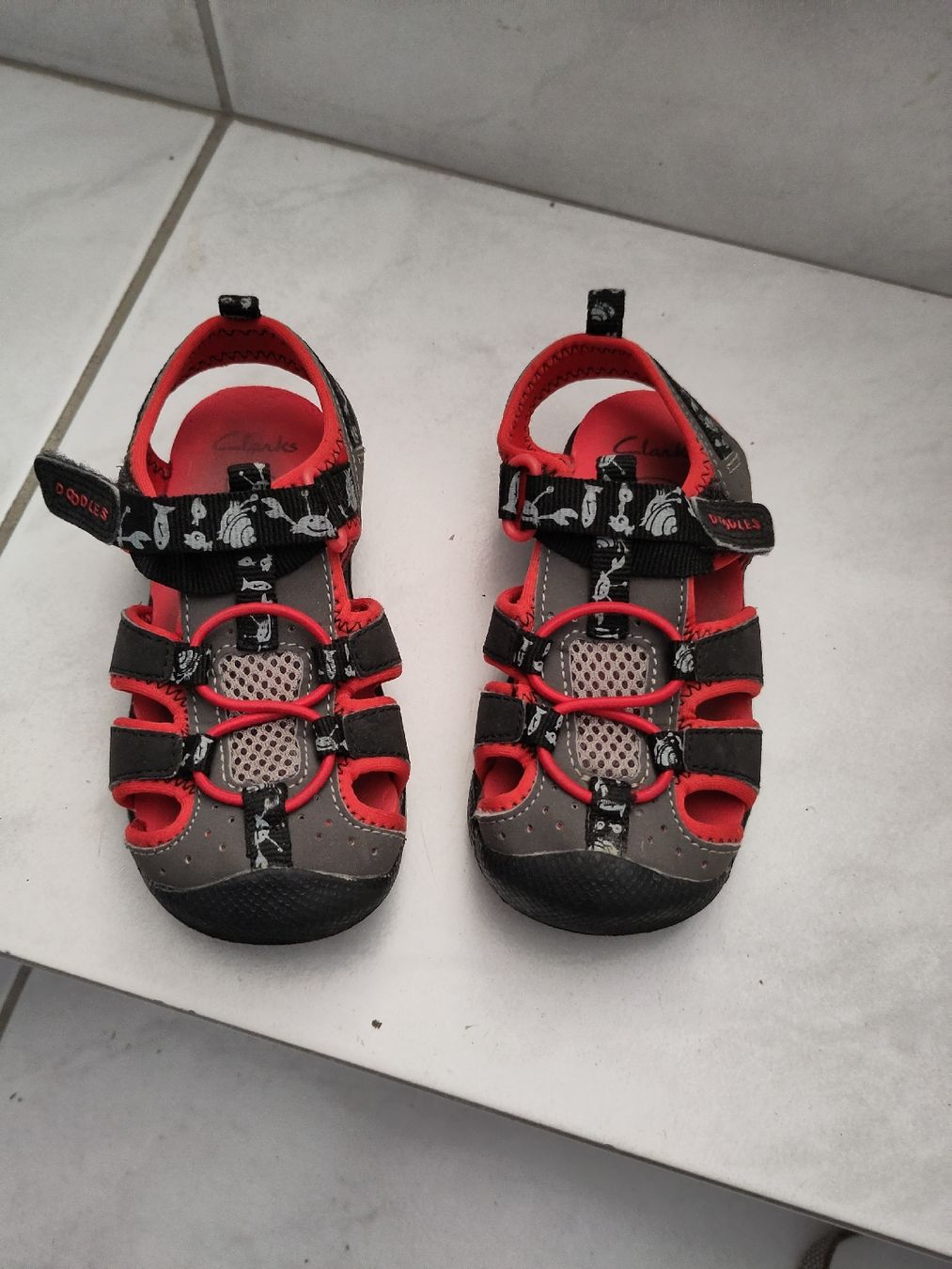 Scarpe per ragazzi: Sandalen, Gr. 24, grau-rot – Usato da Dettighofen Lengw. venduto da mai_75wt