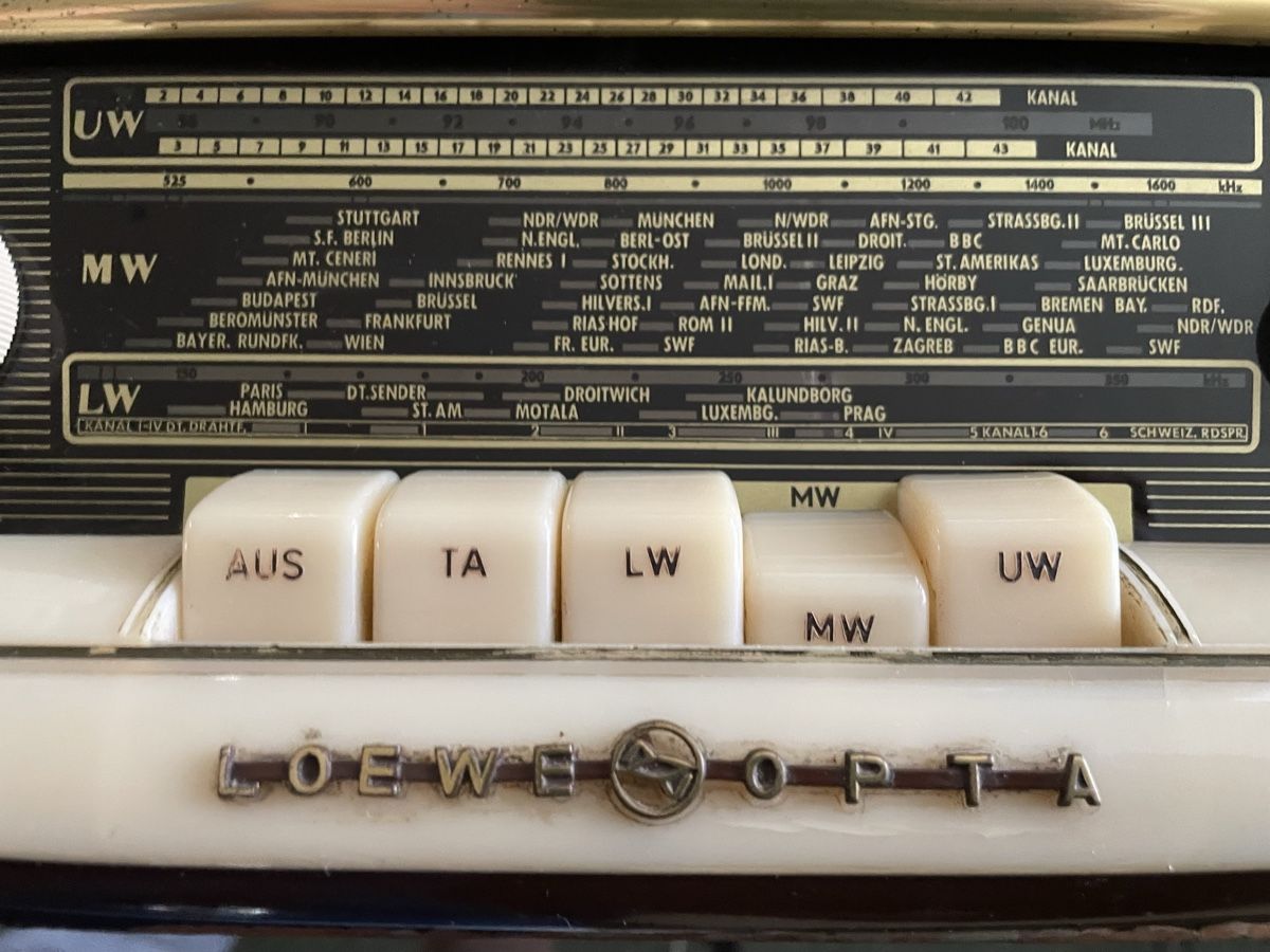 Loewe Radios: Bella löwe radio – Defekt aus Oftringen von Jradioman 3