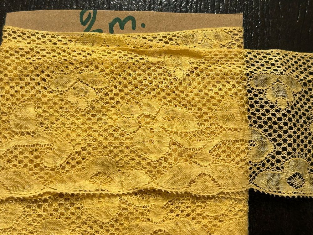 ANCIENNE DENTELLE AUX fuseaux (au carreau) EUR 10,00 - FR