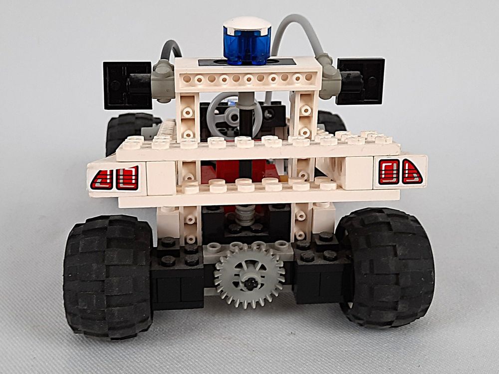Lego Kit di costruzioni: LEGO Technic Polizei 8230 – Usato da Beinwil am See venduto da Restwert_Beinwil 4