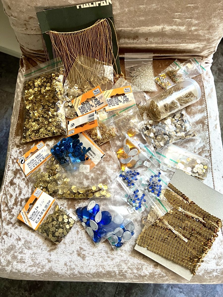 Kit bricolage: Pailletten und Strasssteine – Nuovo (secondo la descrizione) da Gerzensee venduto da ast_j77p