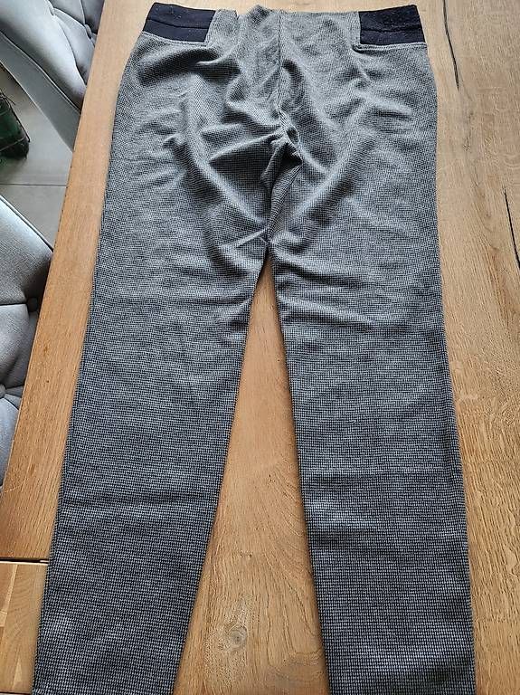 Hosen: Pantalon femme – Gebraucht aus Ecuvillens von loloall 1