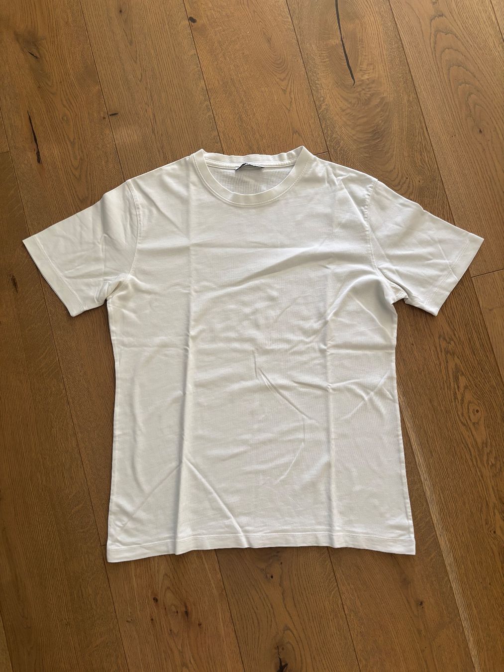 Zara T-shirt: Basic weisses T-Shirt – Usato da Trübbach venduto da Nico.Broder