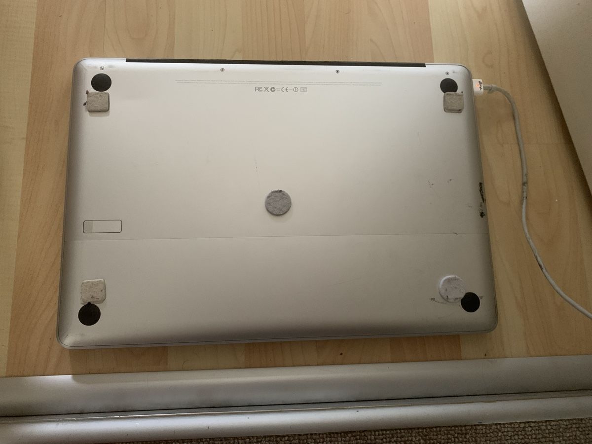 Apple Notebooks: Uraltes MacBook Pro 15‘‘ – Defekt aus Wettingen von hoefner 5