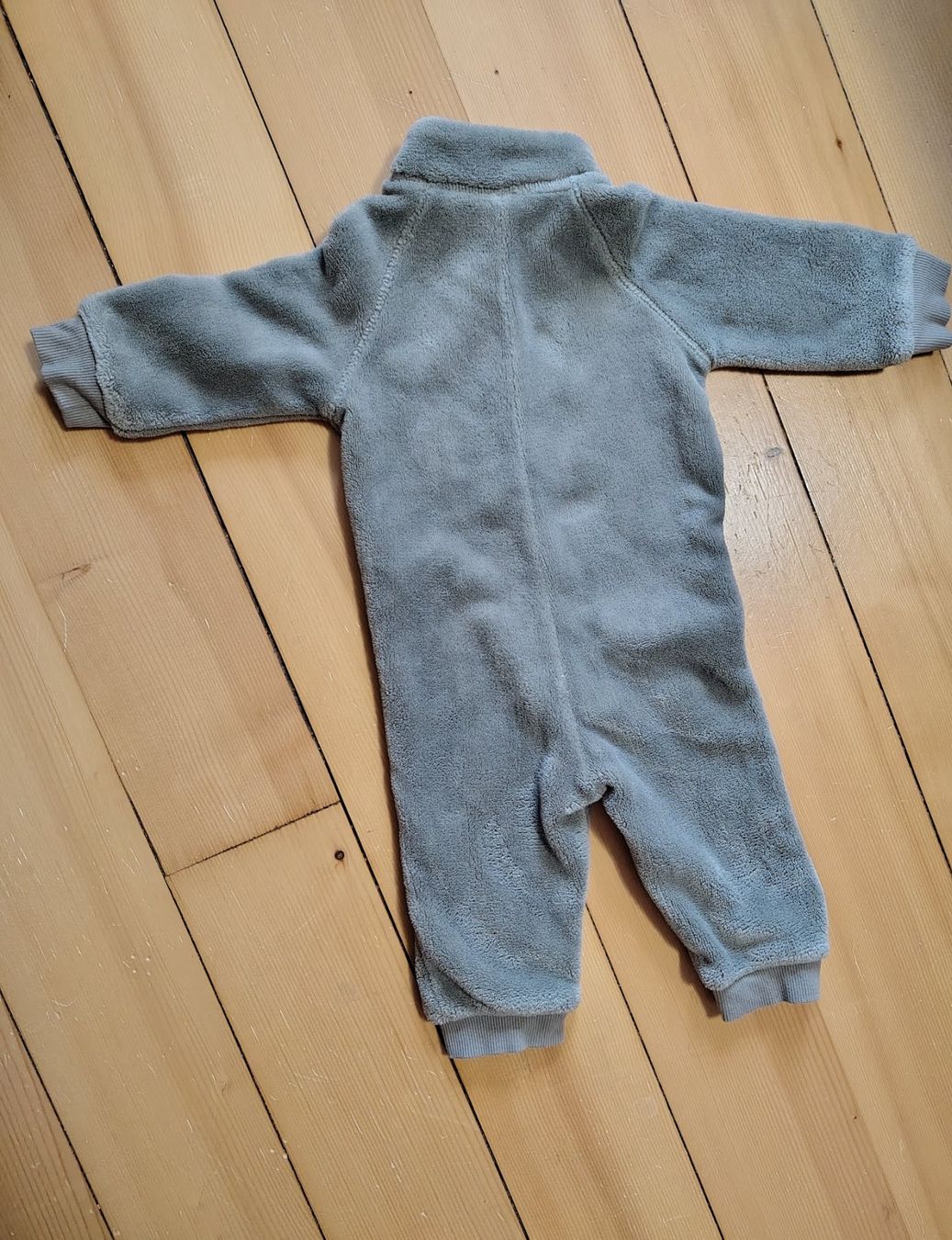 H&M Barboteuses: Combinaison automne 68 – D'occasion à Conthey par Dolphin.90 2