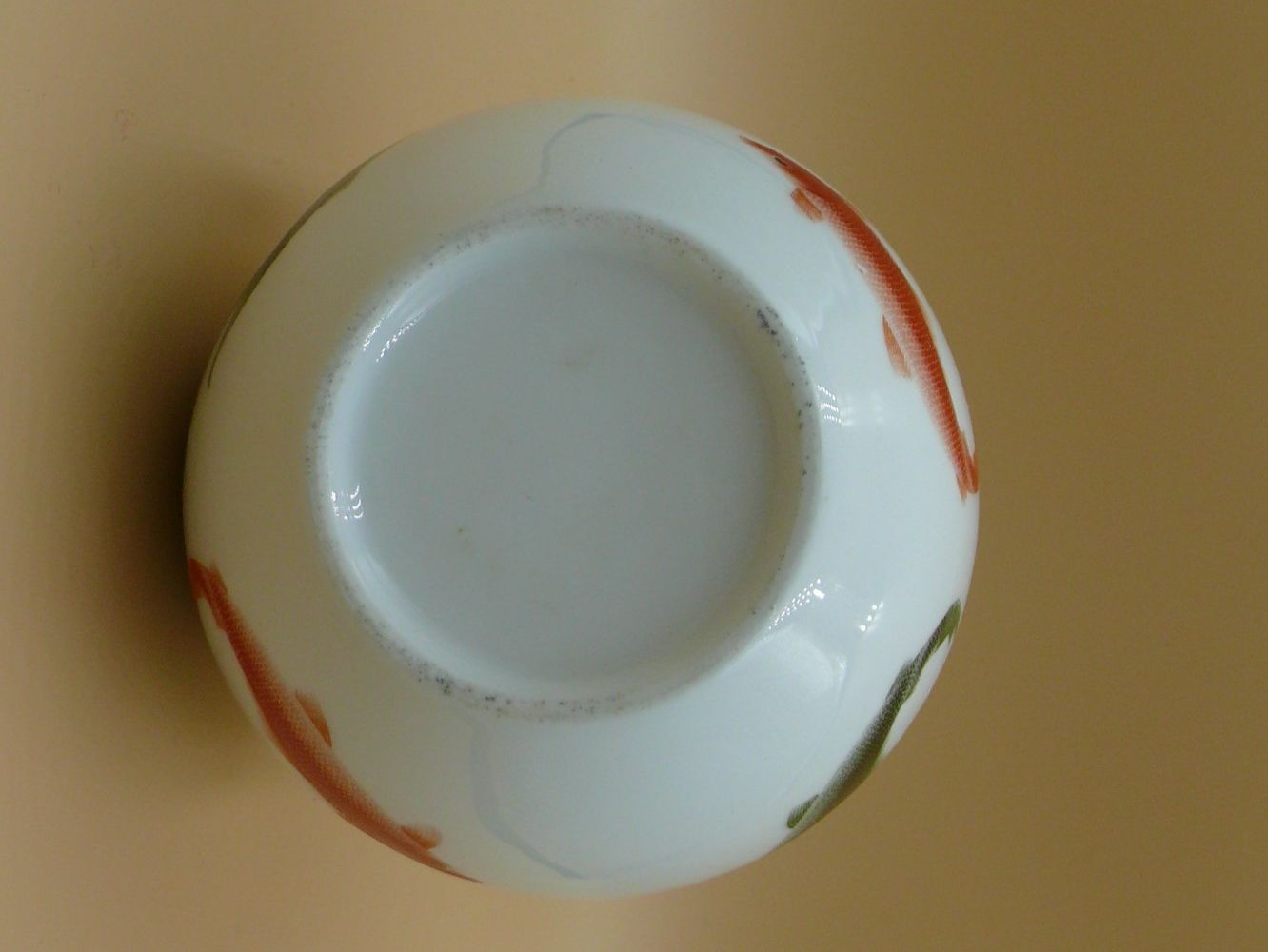 Vasen & Gefässe: Weisse Vase mit Koi-Karpfen Design – Gebraucht aus Schwarzenburg von Unterwahlern 3
