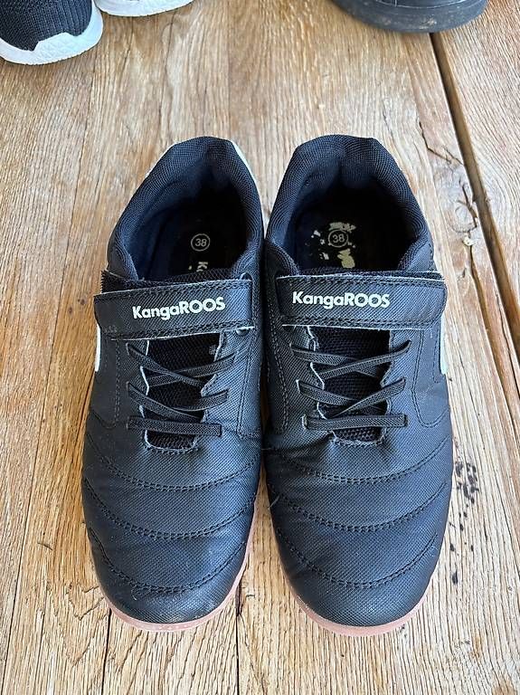 Chaussures garçon: Hallenturnschuh Gr.38 – D'occasion à Thun par danceT