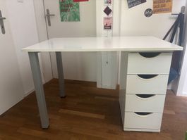 Schreibtisch