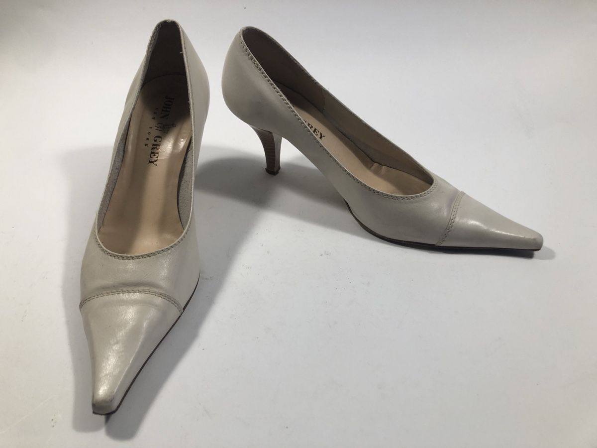 Scarpe da donna: Echtleder Pumps Creme von John Grey Gr. 40 – Usato da Bern venduto da Etzy