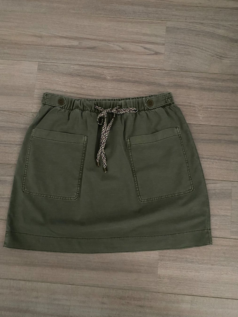 Gonne: MASSIMO DUTTI Rock Gr. 38 olive – Usato da Bonstetten venduto da VCLS
