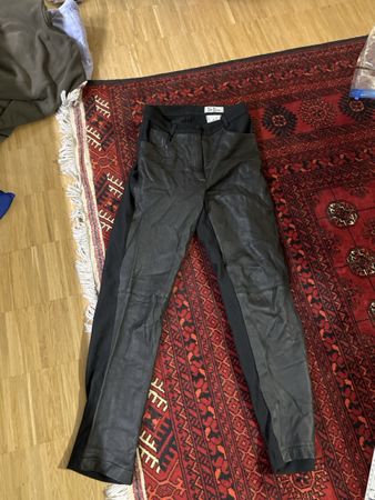 Betty Barclay Hose Leder Mix schwarz Grösse 36 getragen