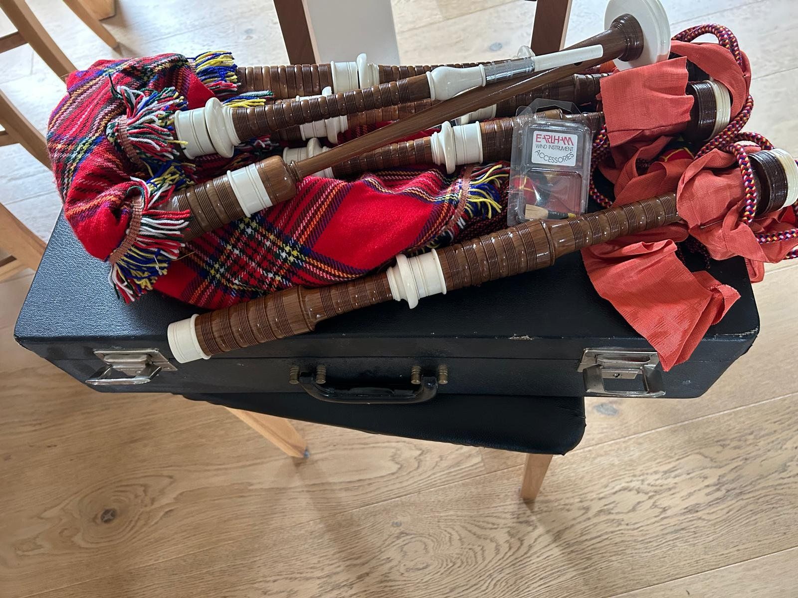 Strumenti musicali: Schottischer Dudelsack / Great Highland Bagpipe mit Koffer – Usato da Lengnau BE venduto da lor_m2wt 1