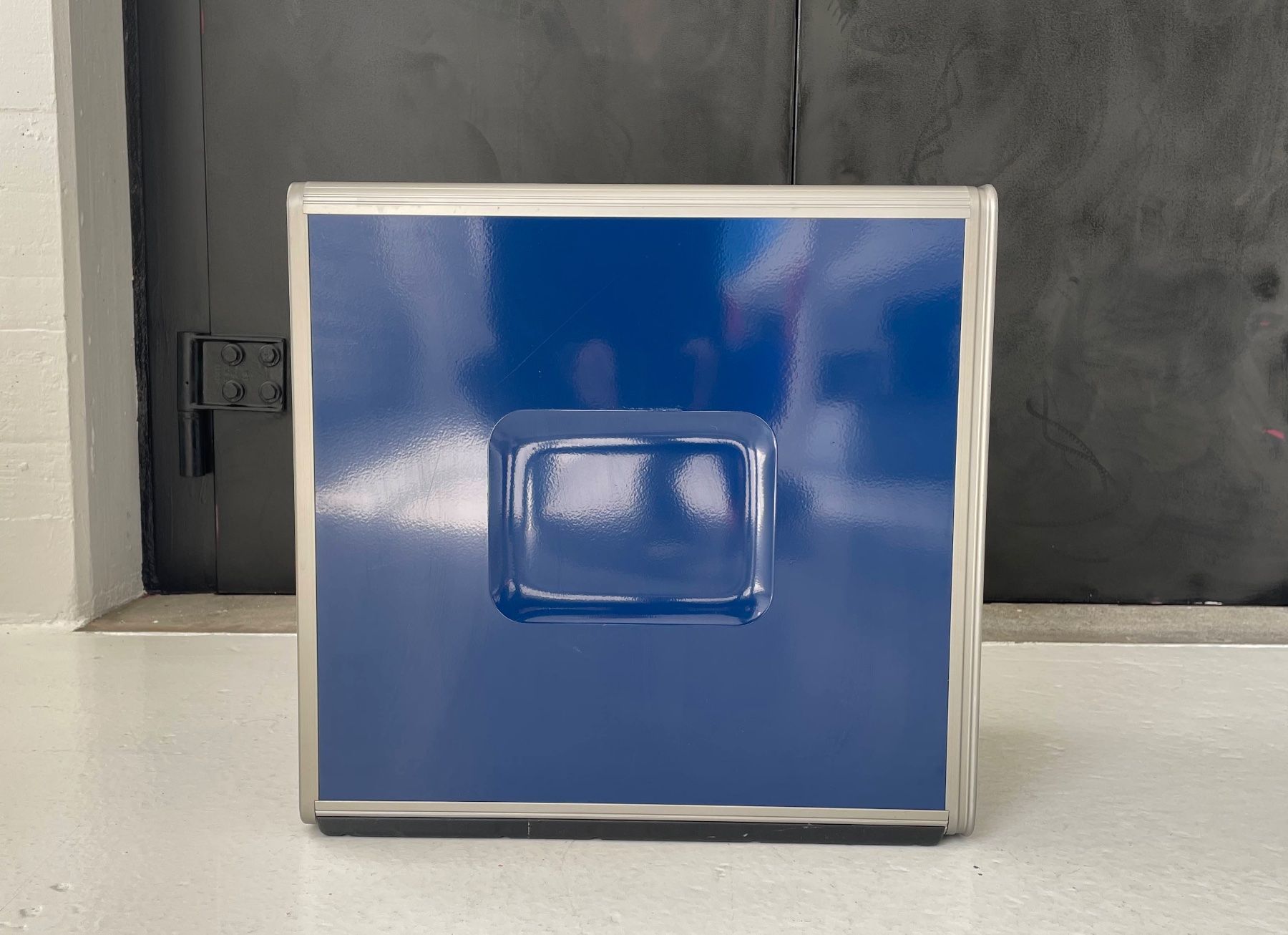Contenitori edile: CROSSAIR Galley Container, mit Original Tableware Crossair. – Nuovo (secondo la descrizione) da Zürich venduto da torvik 4