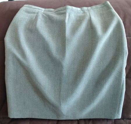 Jupe droite courte, taille 44
