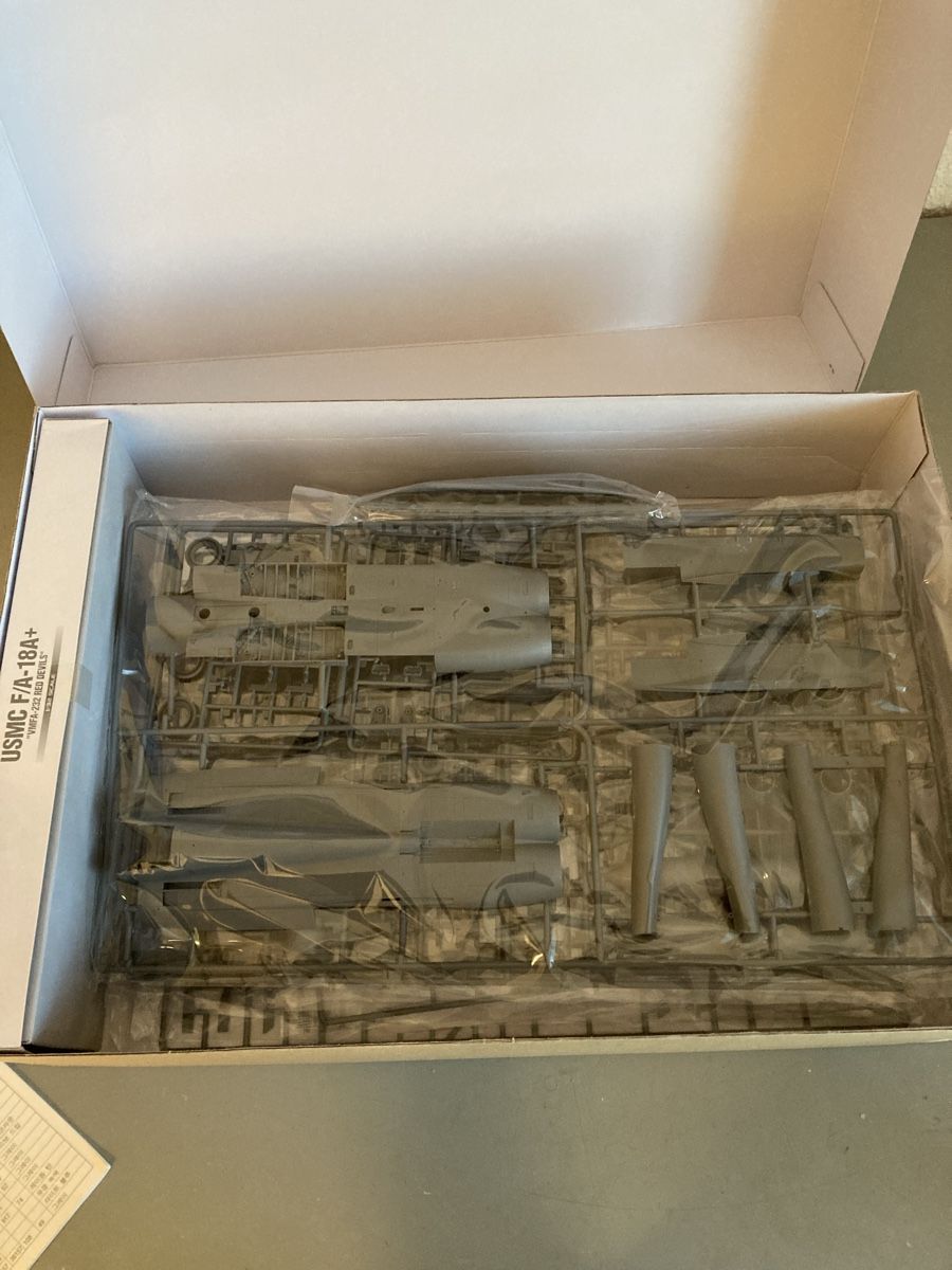 Academy Modellbausätze & Standmodelle: Academy F/A-18A 1:32 – Neu (gemäss Beschreibung) aus Zollikofen von Torque86 3