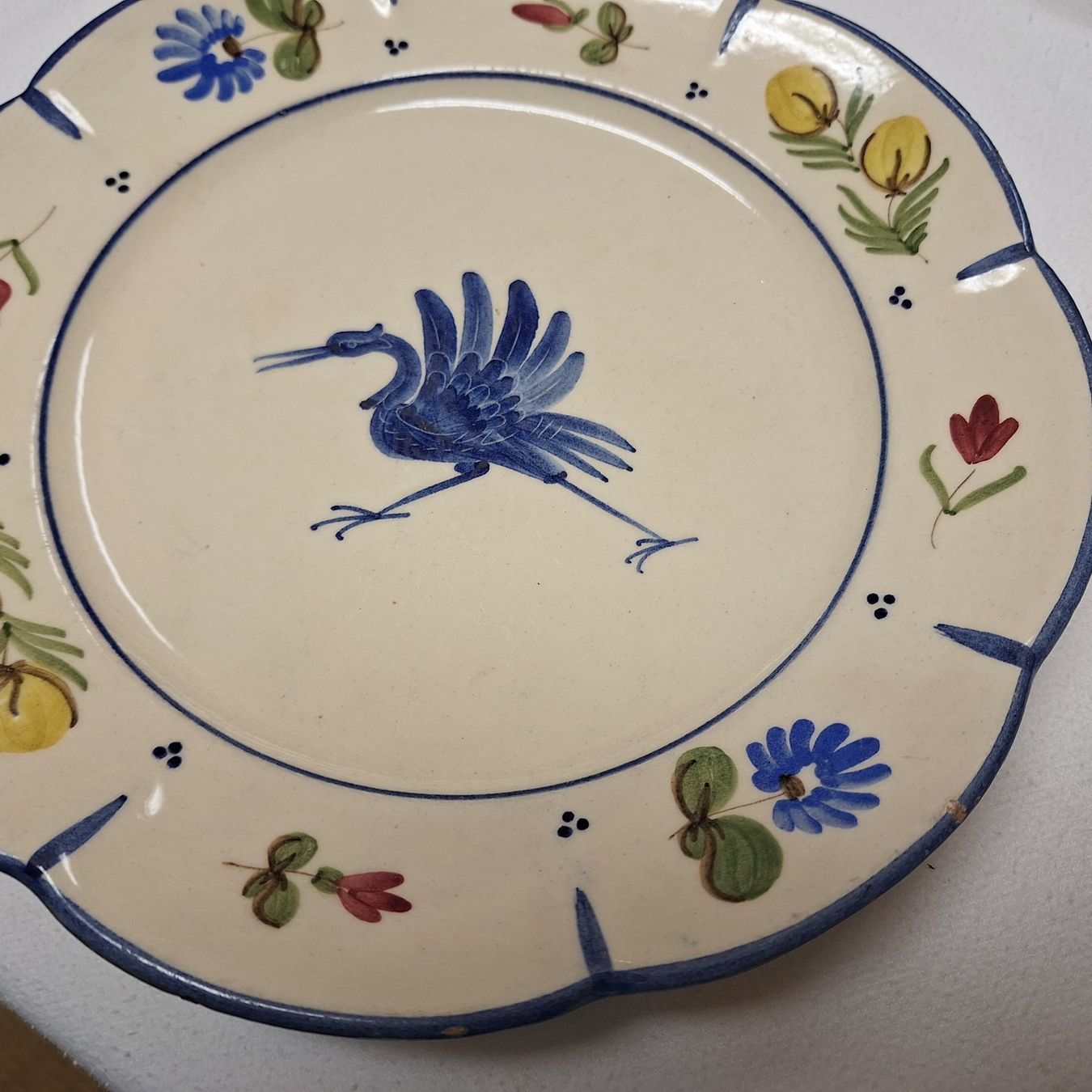 Assiettes: Handbemalter Fayence-Teller, Vogelmotiv – D'occasion à Winterthur par Goldpipau 1
