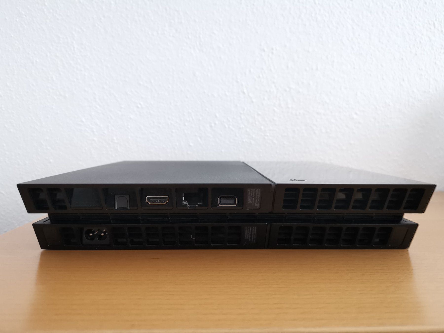 Sony Console: PS4 500 GB SCHWARZ – Usato da Schaffhausen venduto da _ALEJNA_ 1
