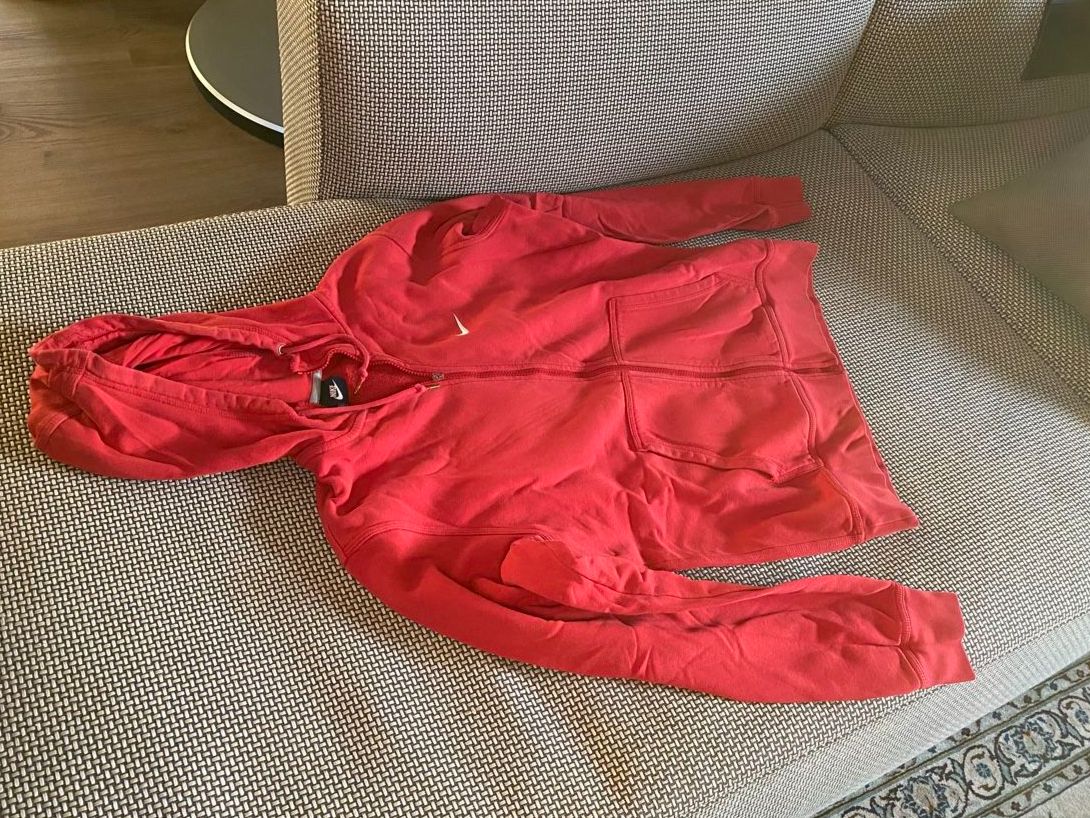 Nike Maglioni & Felpe: Nike Hoody / Hanorac / Kapuzenpullover – Usato da Morges venduto da inf_2qtx