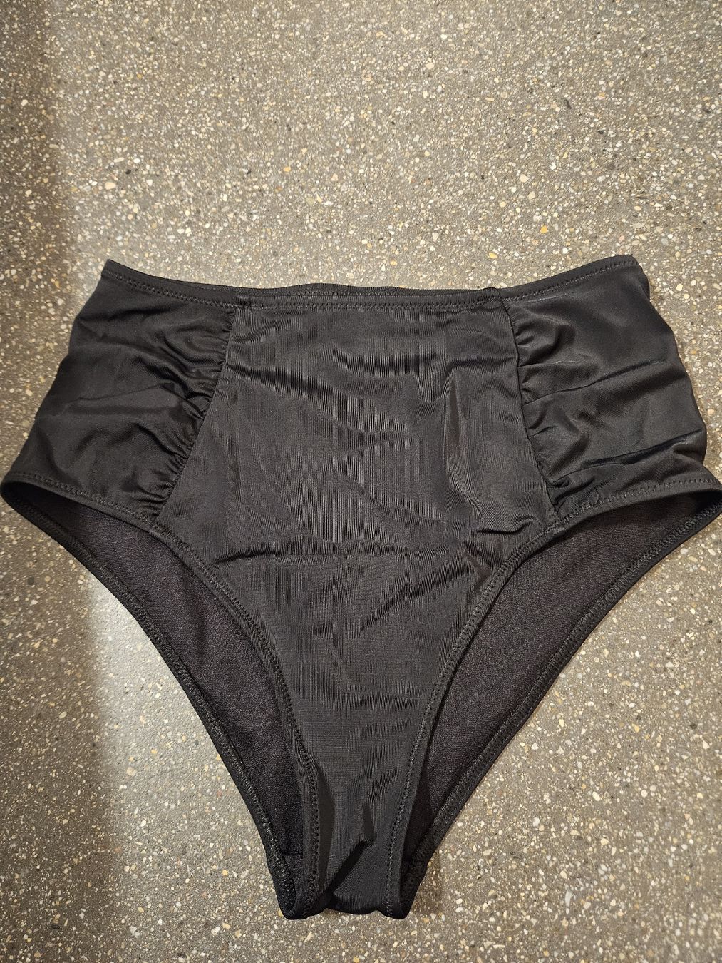 C&A Costumi da bagno & Bikini: Badehose C&A schwarz Grösse 38 neu – Nuovo (secondo la descrizione) da Anwil venduto da tamoos