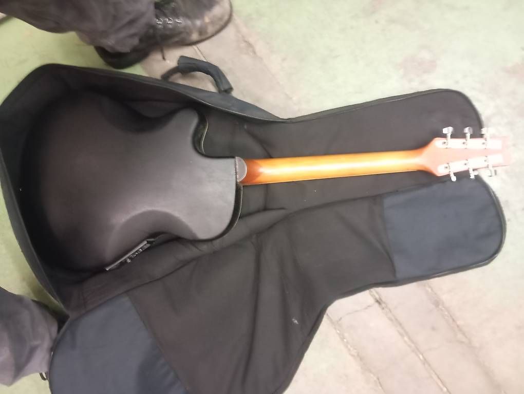 Musikinstrumente: Electro accoustic guitar – Gebraucht aus Basel von Petergunn 3